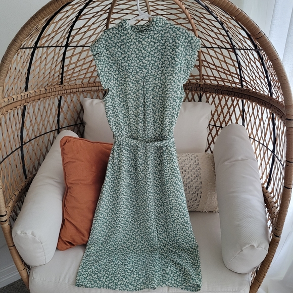 Spring dress - Picture 5 of 9